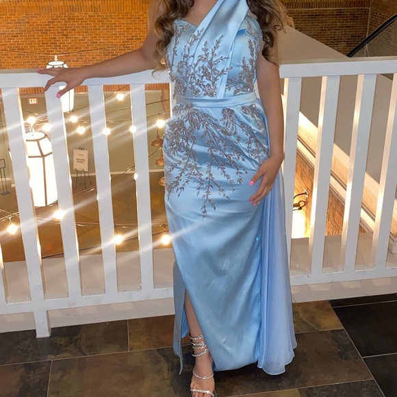 Stunning beautiful evening/ prom gown - Picture 1 of 7